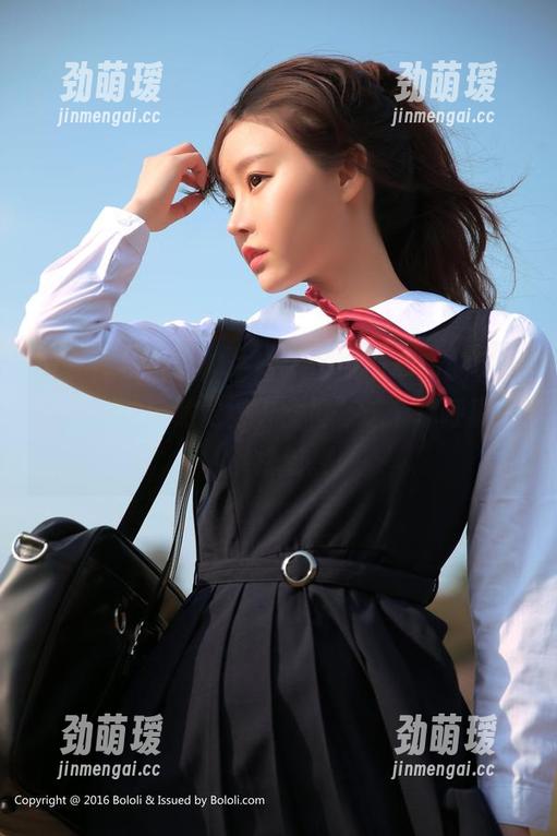 波萝社-柳侑绮Sevenbaby 波萝社 - 看过柳侑绮Sevenbaby的无圣光系列,突然觉得“女神”这个称呼真不够特别。