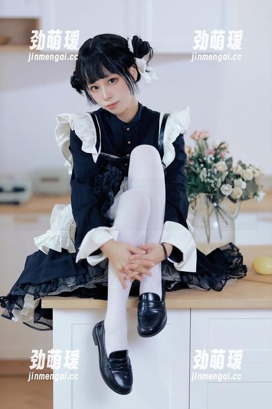 雪糕衬衫，原图才是关键！换个角度看洛桑w伊梓的私拍。