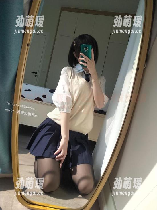 眼酱大魔王w 怪诞的搭配:眼酱大魔王w的网袜套图资源精彩回顾