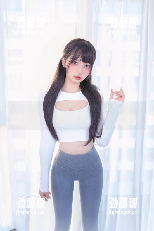 神乐坂真冬 高清资源,看神乐坂真冬如何在黑丝皮衣下完成指挥官转职!