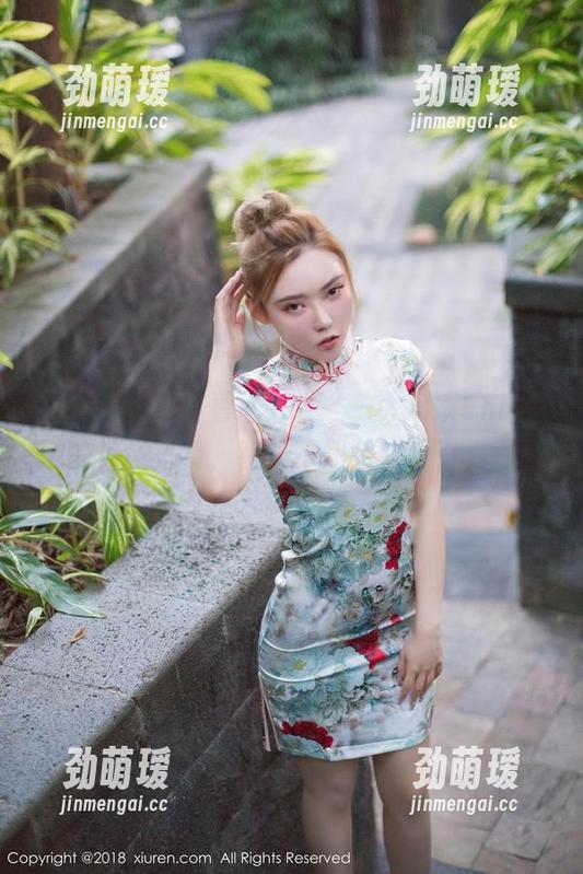 秀人网 - 看，看这毛衣——大琪琪Emily的福利写真，有种不知名的吸引力！