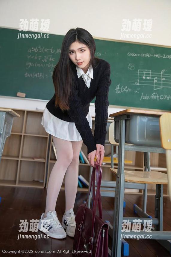 秀人网 - 看！奶瓶的白色写真，哪儿惹到你了？
