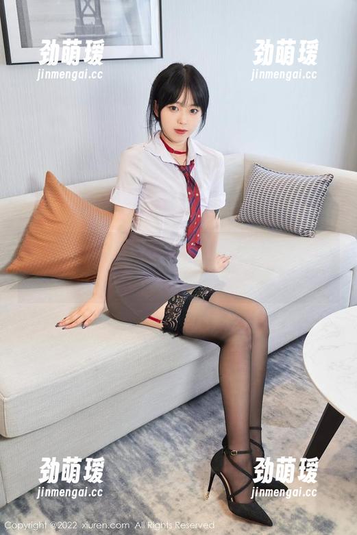 秀人网-小Kiki 秀人网 - 小Kiki的新作集:户外,好吧,听起来没什么特别的,但其实……