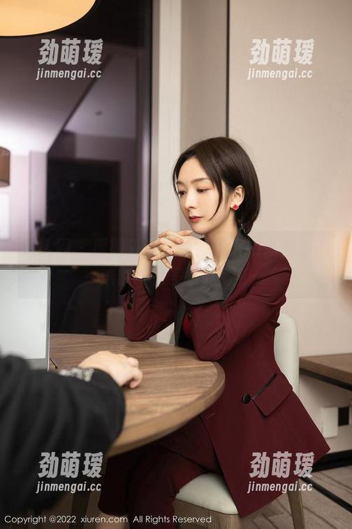 秀人网-徐微微mia 秀人网 - 原图来说,徐微微mia低胸开襟谁能不去多看几眼?