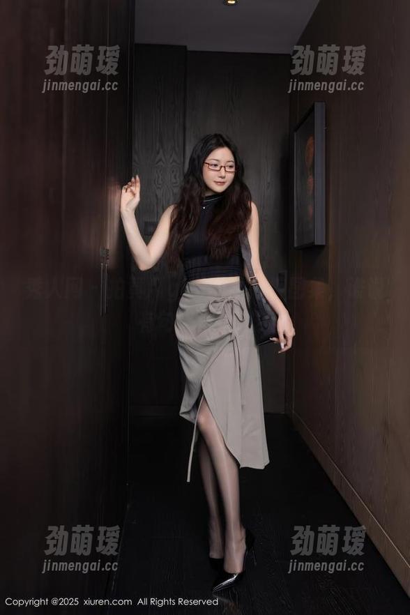 秀人网-拍黄瓜girl 秀人网 - 拍黄瓜girl的牛仔裤图集,谁说有句话没道理?