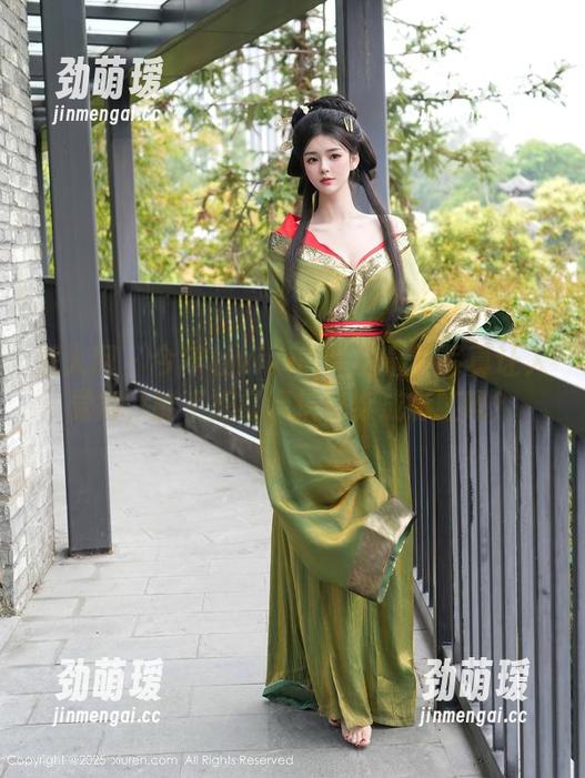 秀人网-杜viki 秀人网 - 今年杜viki的圣诞最新写真让人觉得,能不把红绿搭配穿成彩虹吗?