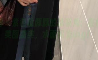 微密圈 – 紫色哒豚豚的泳装秀：在线开启美图盛典，水面闪光ing！