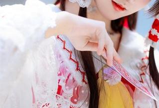 说真的,花柒Hana的阿比泳装在图库里好像就是穿的好看。