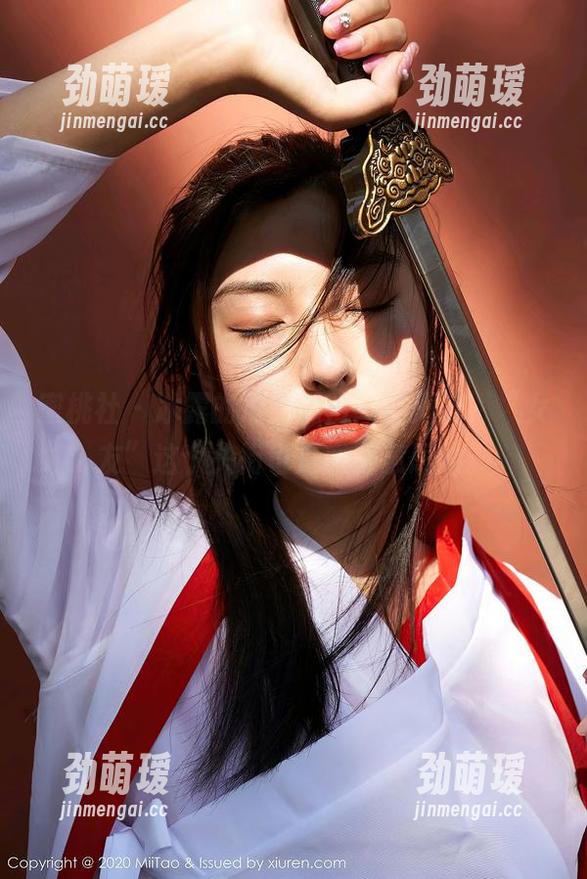 蜜桃社-冰露 蜜桃社 - 冰露的最新照片终于揭晓,“女友”这个头衔也是蛮有意思的。