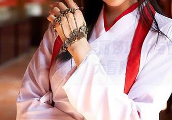 蜜桃社 – 裸足自由：爱丽莎Lisa与图库的“光脚”大冒险