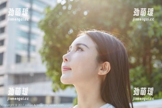 蜜桃社 - 看见不一样的结衣：那张日常原图引发的联想