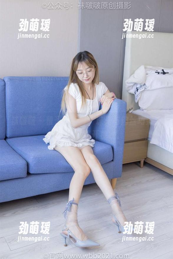 袜啵啵-稚予 袜啵啵 - 稚予的写真,珠光与肉丝巧妙交融,难以移开视线。