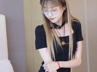 袜啵啵 – 看雪糕的高清图册,这少女就是在分享一个只属于她的夏天。