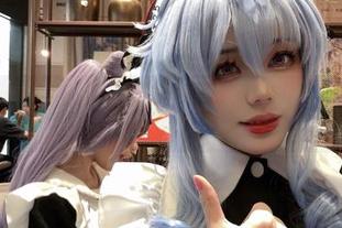 下载阿九从不咕咕的女仆作品集，谁能拒绝这样一位女仆呢？除了她的咖啡可能没法调到位！