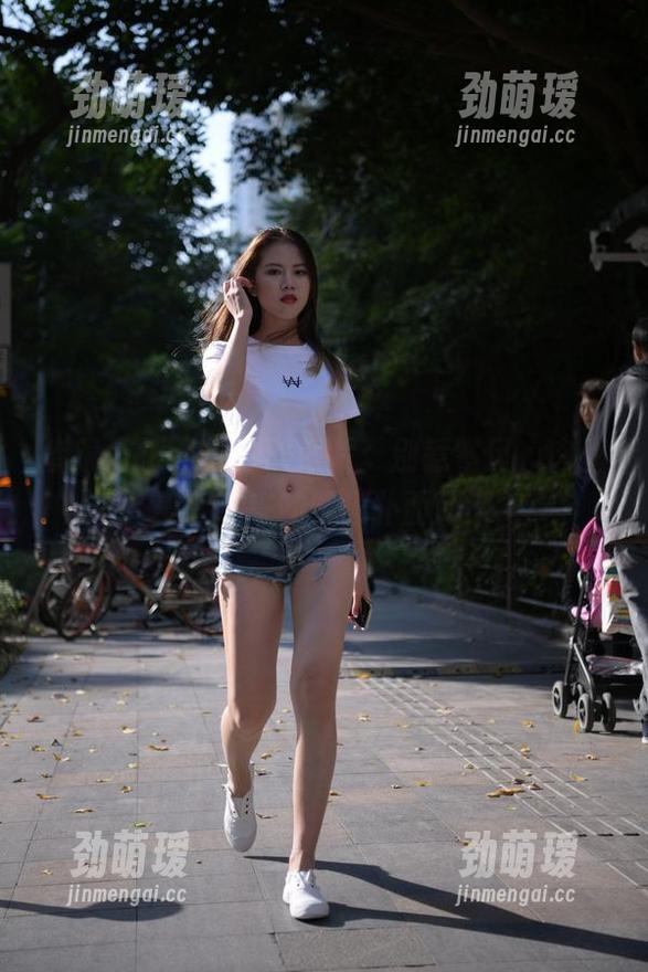 魔镜街拍 - 婷婷的照片：别惹寒风，肉丝美人带来的暖意扑面而来