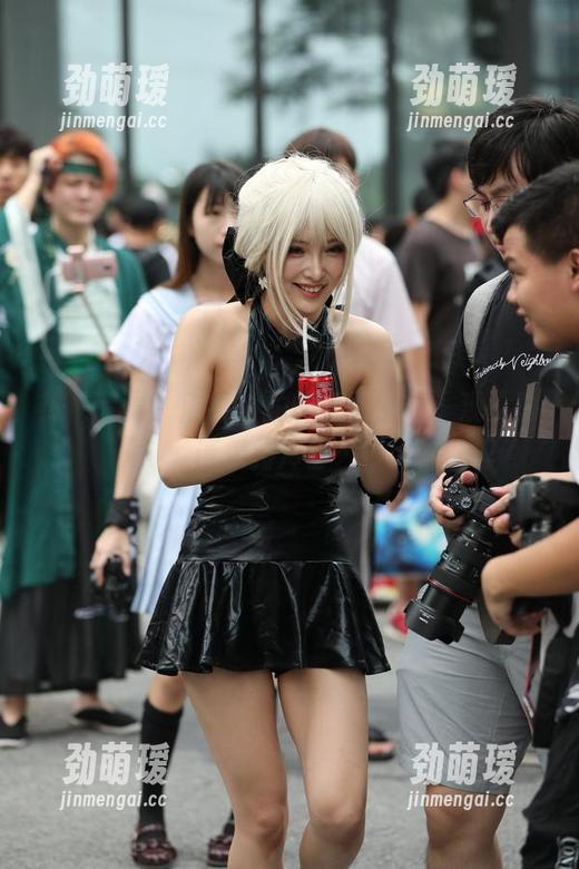 魔镜街拍 热裤专属!魔镜街拍的免费图集,观赏时请保持冷静……